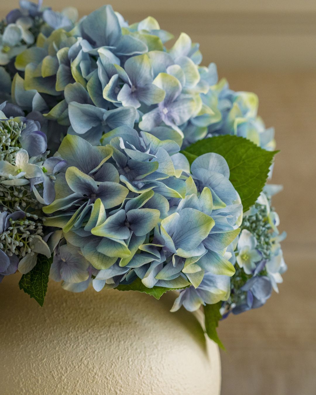 Five hydrangeas 47 cm
