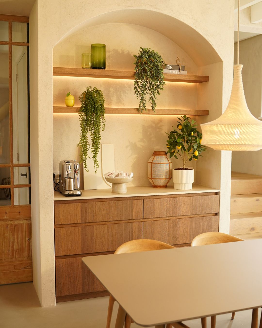Philodendron hangplant: in een kunststof pot, zwart | VINK Philodendron hangplant: in een kunststof pot, zwart | VINK